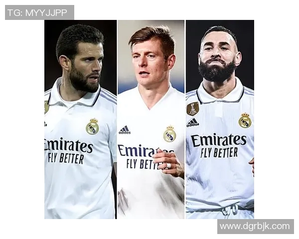 皇马与曼联决赛巅峰对决谁将捧起荣耀奖杯的传奇之战 皇马与曼联决赛巅峰对决谁将捧起荣耀奖杯的传奇之战