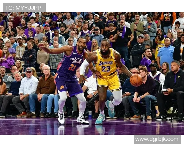 湖人对阵灰熊高清比赛回顾与精彩瞬间分析 湖人对阵灰熊高清比赛回顾与精彩瞬间分析