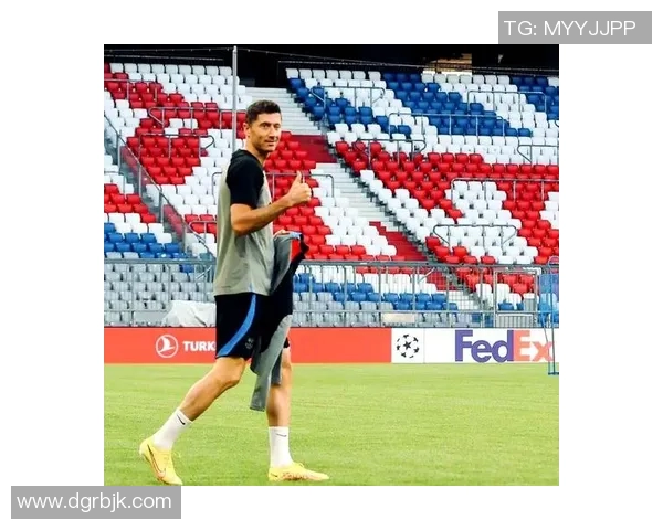 莱万回归老东家对决拜仁球迷怒斥其忘恩负义情绪高涨